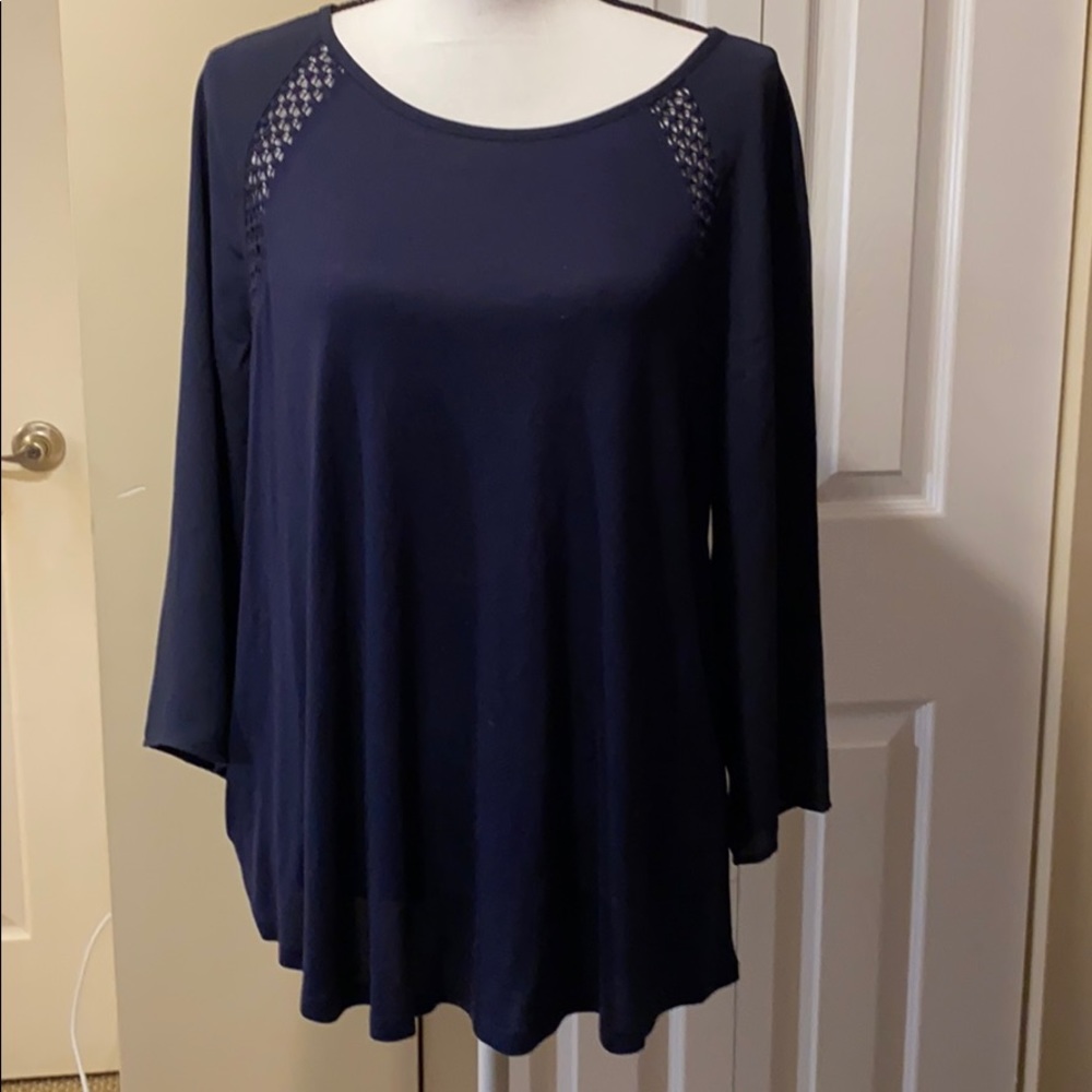 ❤️LOFT top - detail shoulder crochet - Sz L Like new!